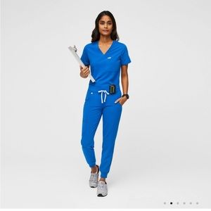 Figs Scrubs-Catarina One Pocket Scrub Top and Zamora Jogger in Royal Blue